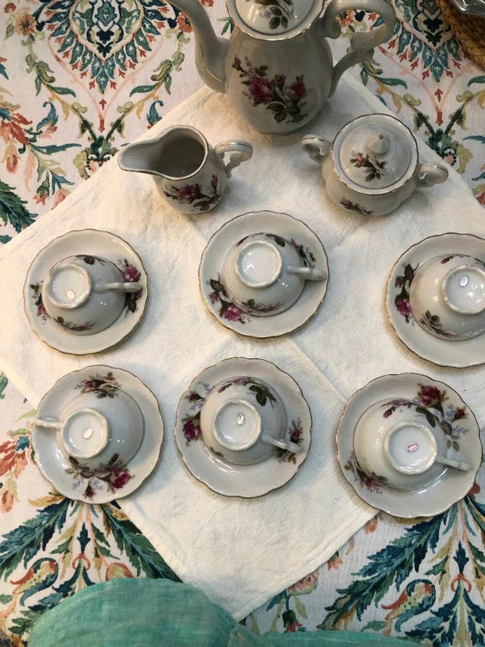 VINTAGE "MOSS ROSE" TEA SET & 6 DEMI TASSE CUPS AND SAUCERS - Picture 6 of 8